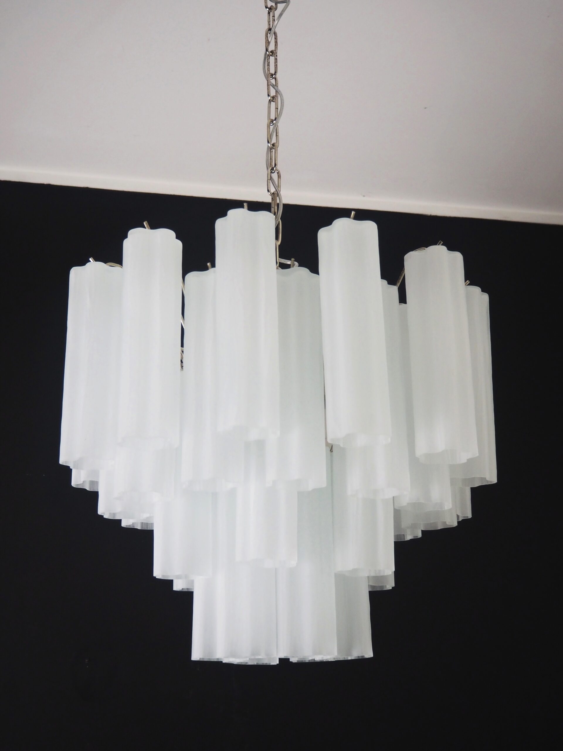 Murano Lysekrone – 36 Matt hvite Glassrør – detalj 3 – Murano Classics