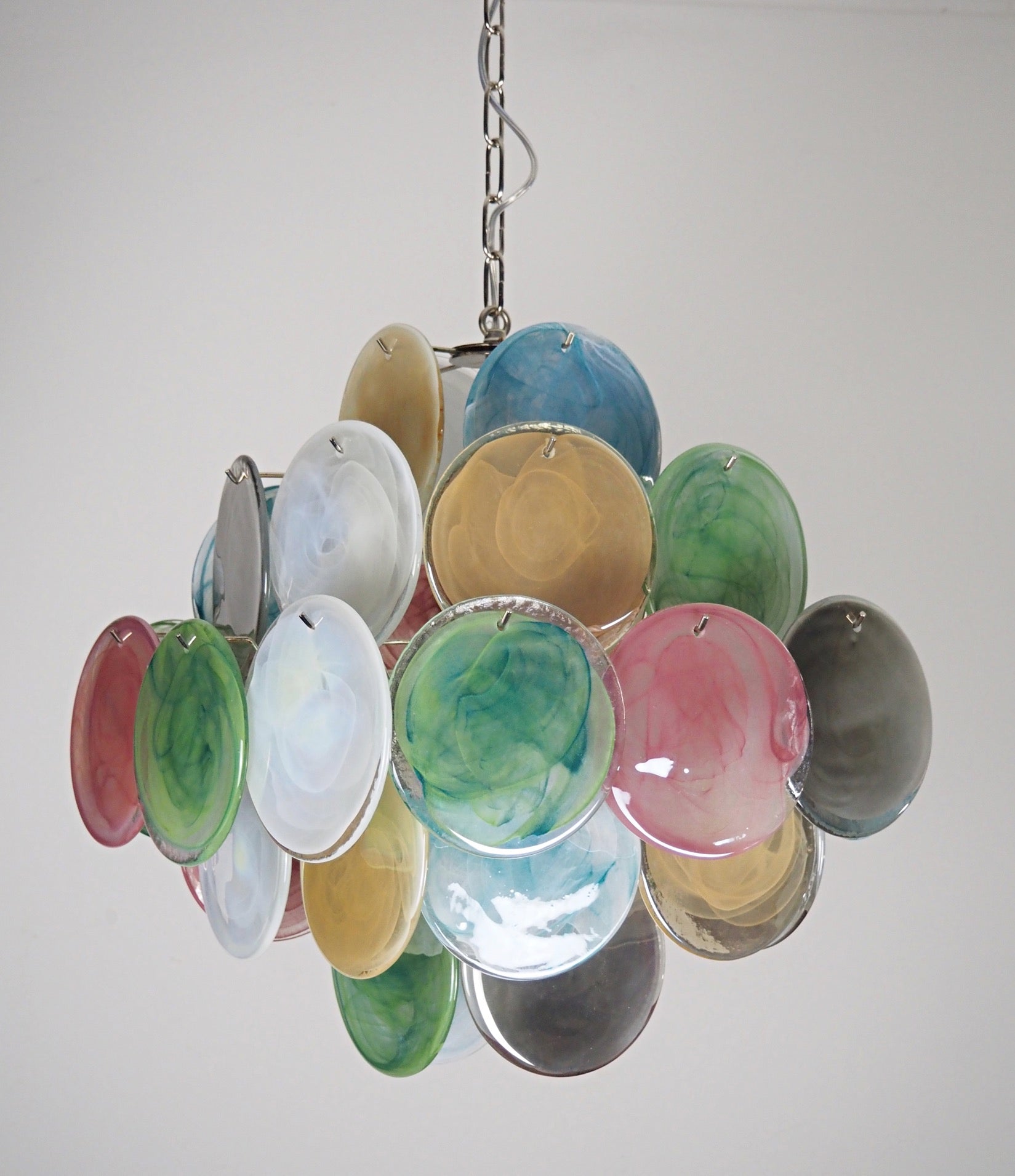 Murano Lysekrone – 36 Multifargede Glassdisker – Murano Classics