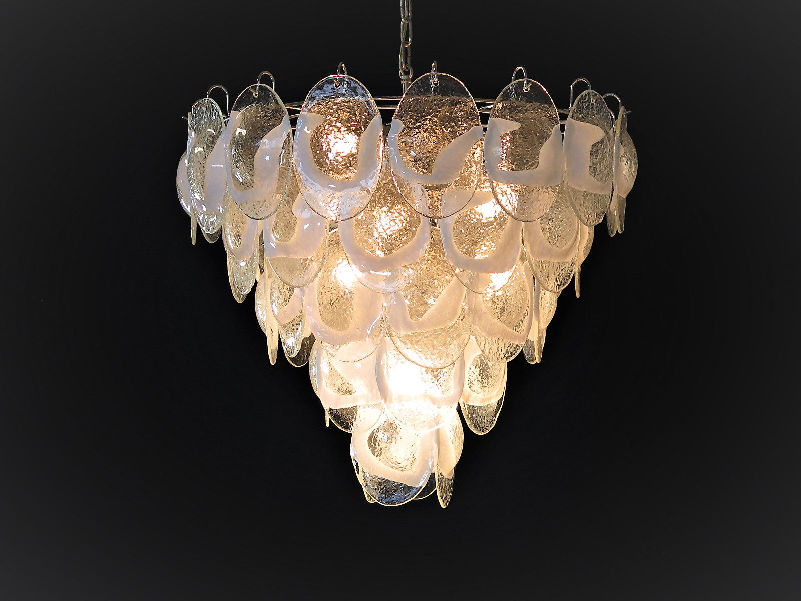 Murano Lysekrone – 50 Hvite Klare Konglebladglass – detalj 8 – Murano Classics