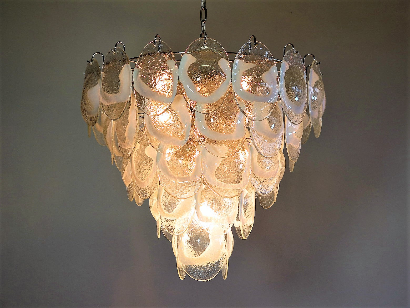 Murano Lysekrone – 50 Hvite Klare Konglebladglass – detalj 9 – Murano Classics
