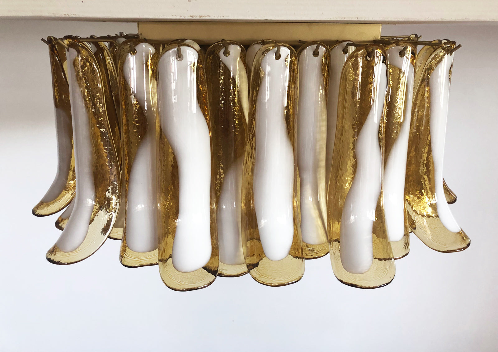 Murano Taklampe – 64 Karamel Konglebladglass – detalj 3 – Murano Classics