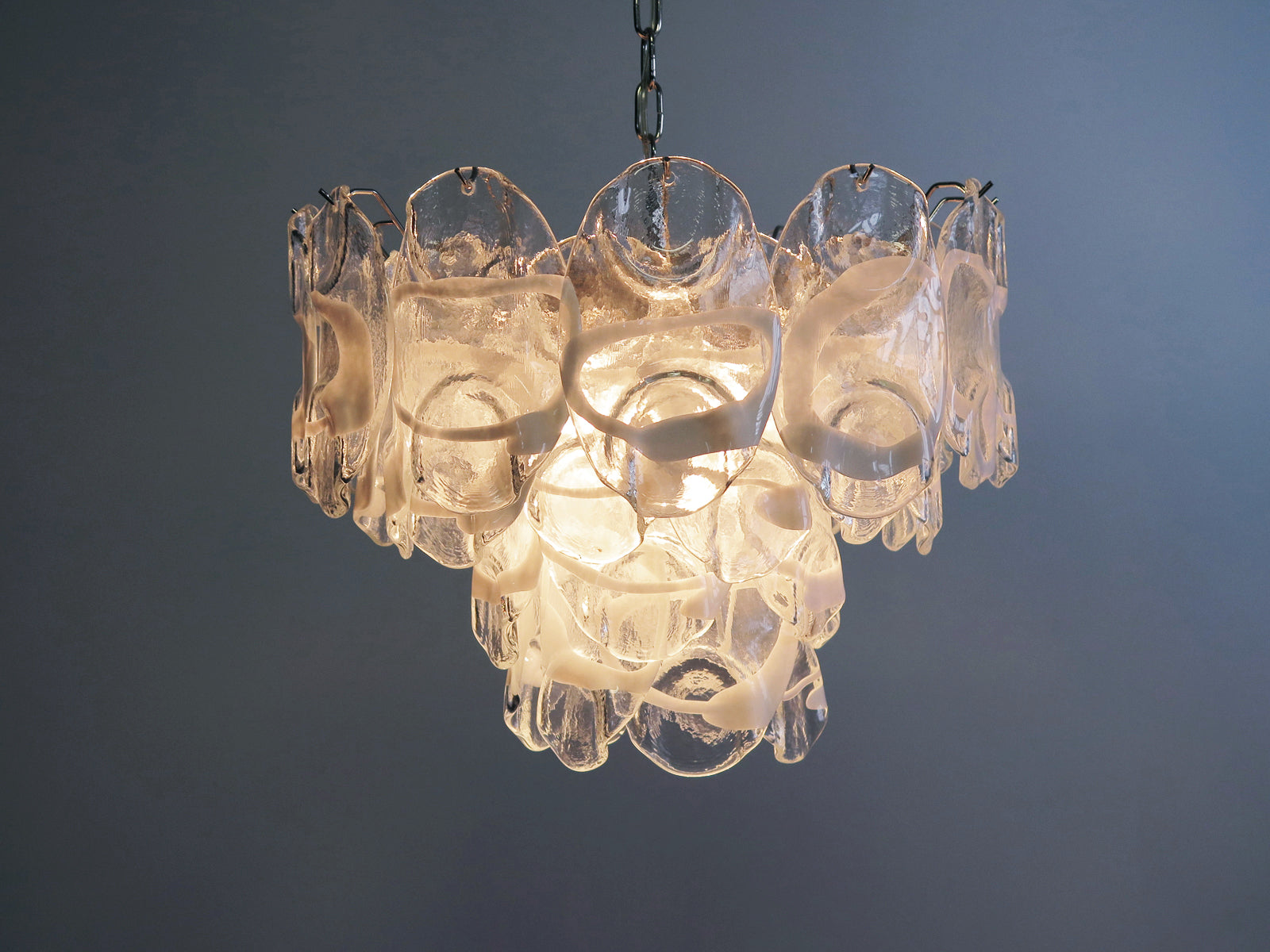 Murano Lysekrone – 36 Hvite Crostoliglass – detalj 2 – Murano Classics