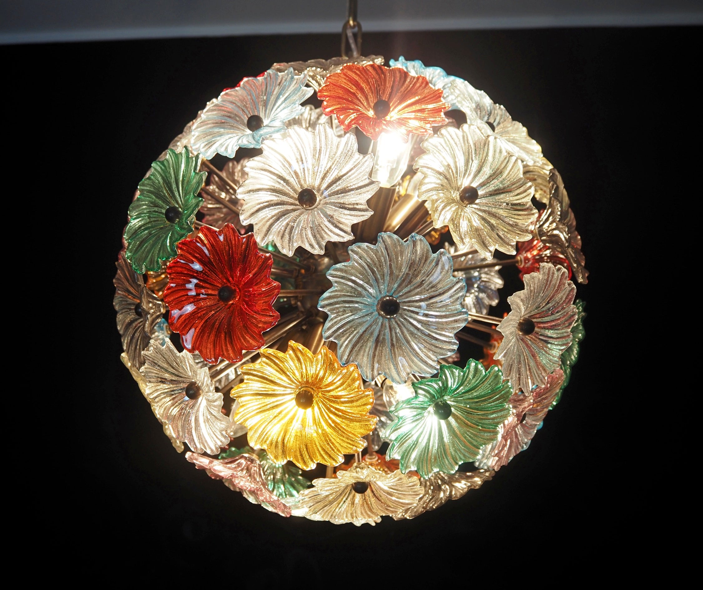 Murano Lysekrone – 51 Multifarge Tusenfrydglass – detalj 10 – Murano Classics