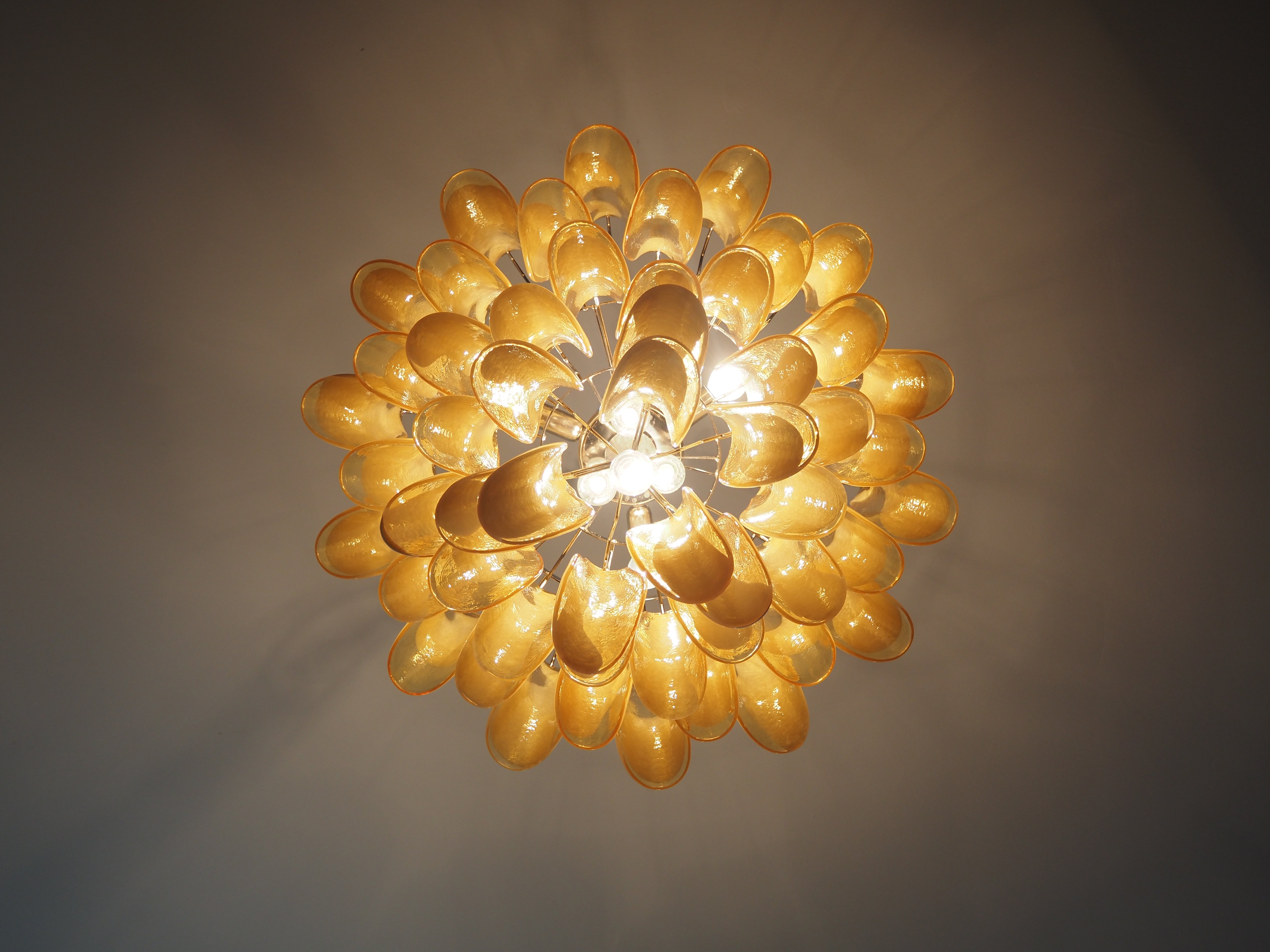 Murano Lysekrone – 53 Karamelfargede Konglebladglass – detalj 8 – Murano Classics