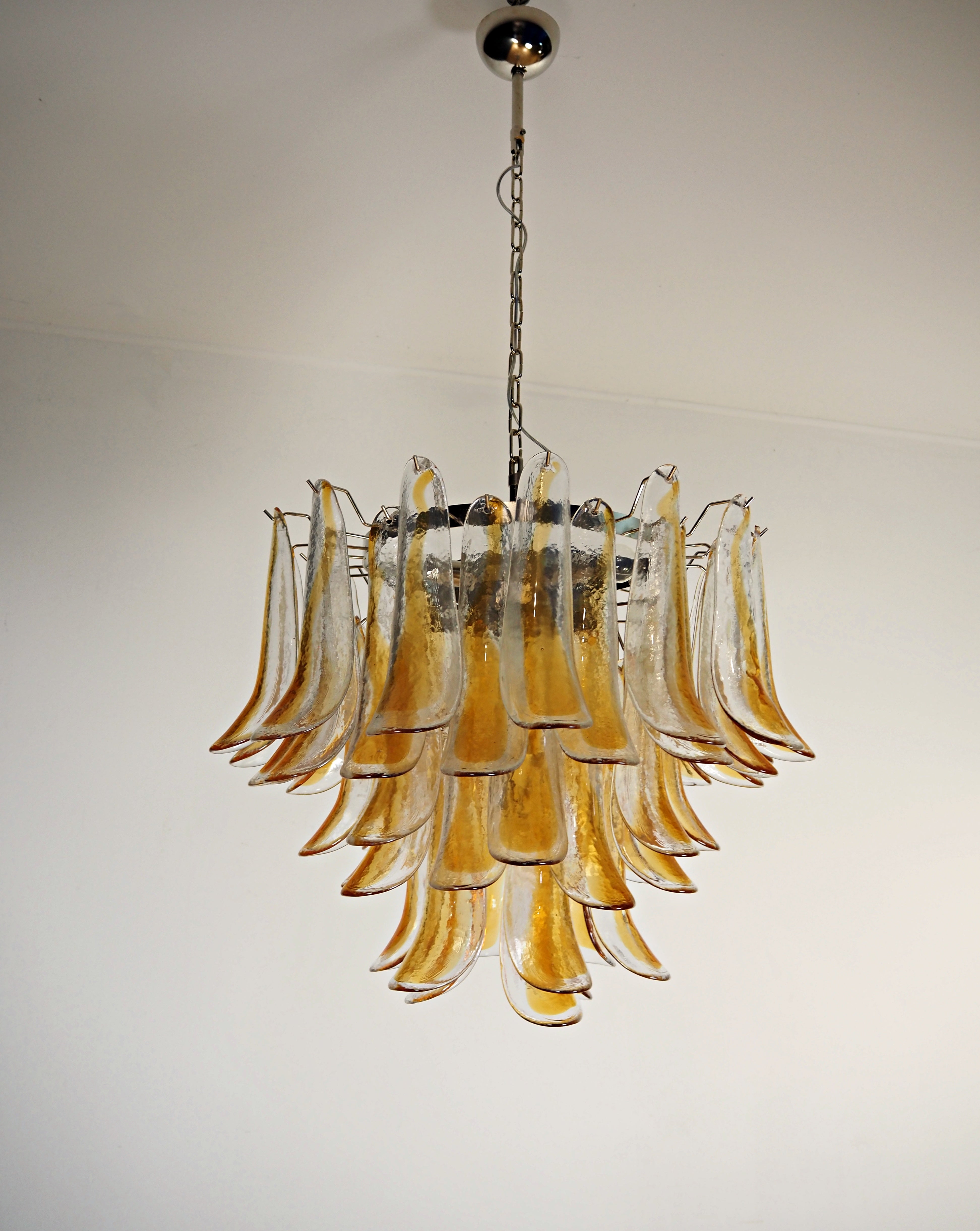 Murano Lysekrone – 53 Gule Konglebladglass – Murano Classics