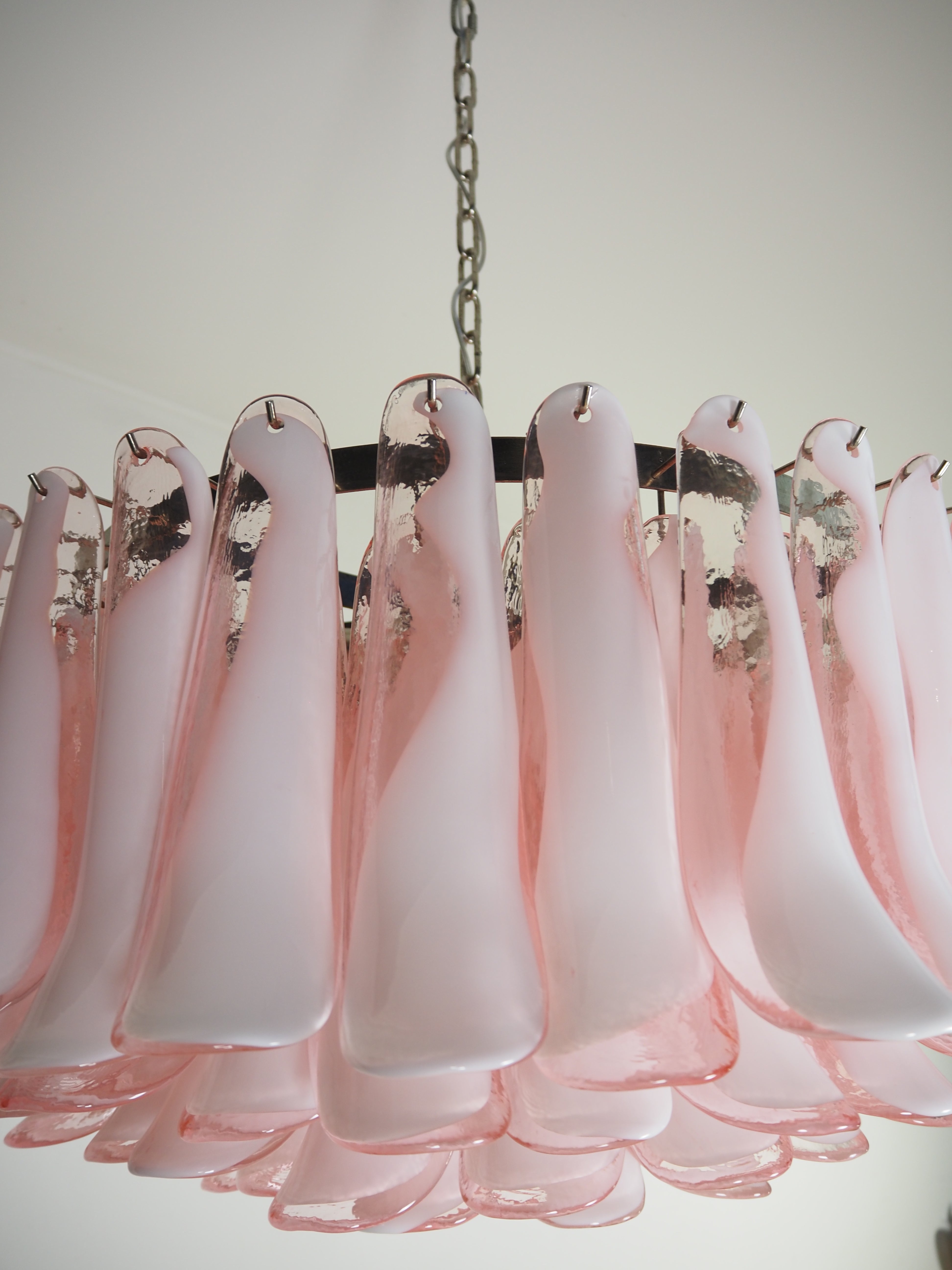 Murano Lysekrone – 101 Rosa Konglebladglass – detalj 2 – Murano Classics