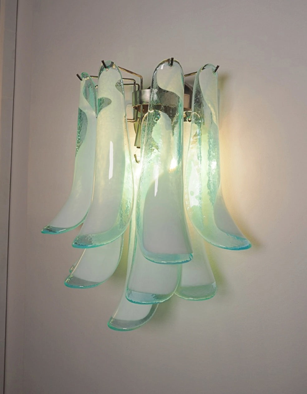 Murano Vegglampe – 10 Hvite Turkise Lattimo Konglebladglass – 2 stk – detalj 2 – Murano Classics