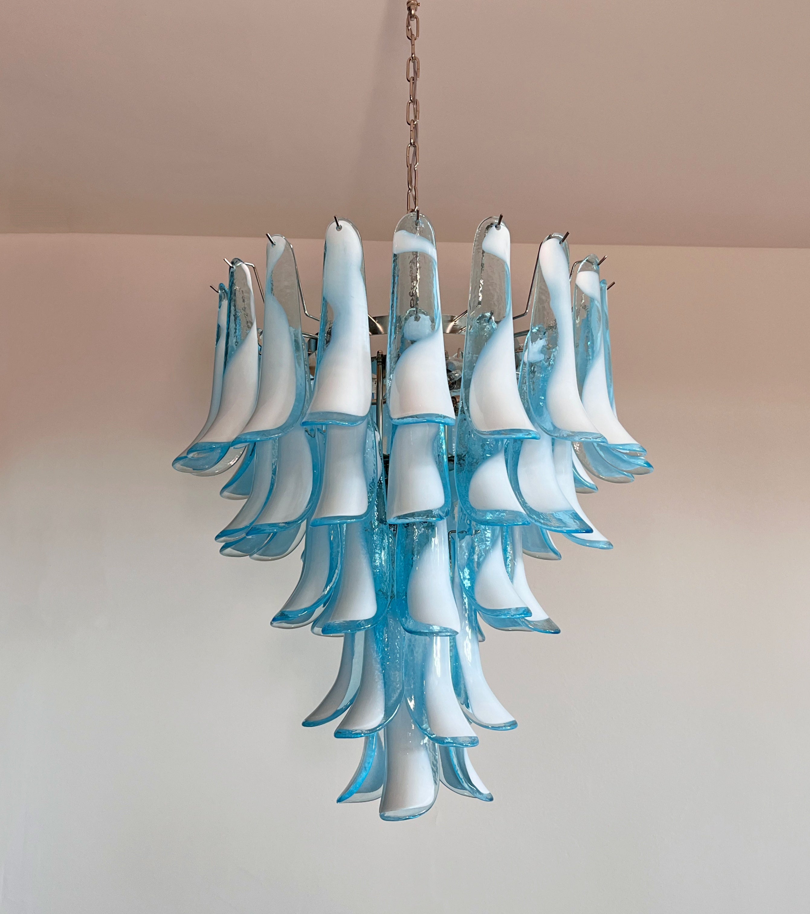 Murano Lysekrone – 52 Blå Konglebladglass – Murano Classics