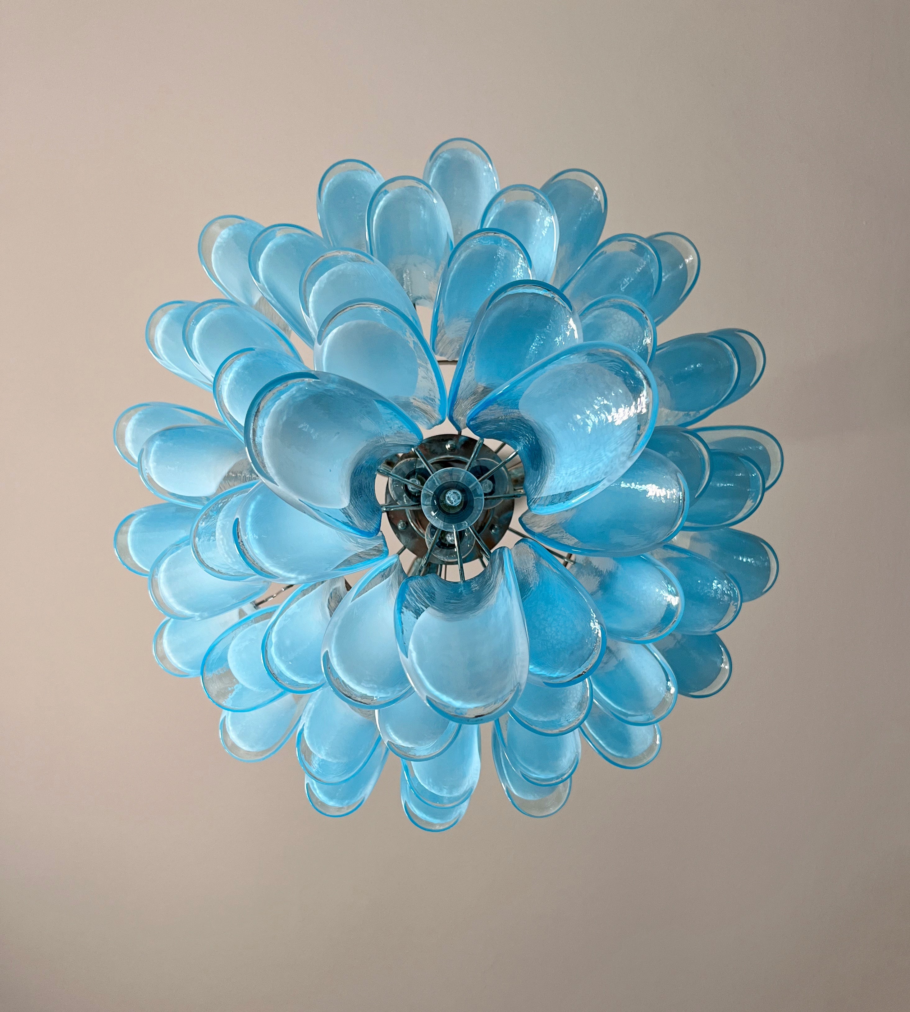 Murano Lysekrone – 52 Blå Konglebladglass – detalj 1 – Murano Classics