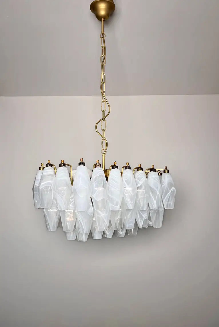 Murano Lysekrone – 56 Alabaster Hvite Poliedriglass – Murano Classics