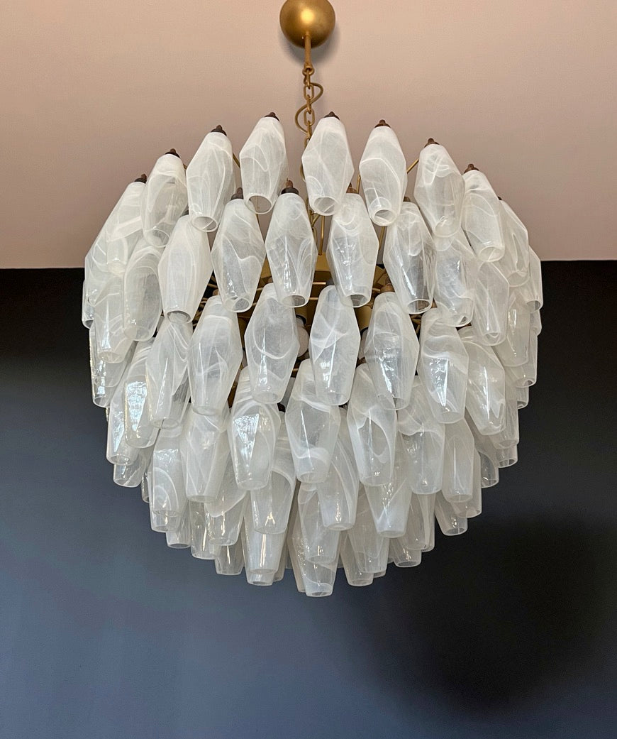 Murano Lysekrone | 111 Hvite Alabaster Gull Poliedriglass