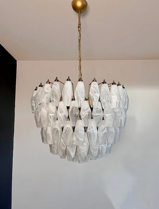 Murano Lysekrone | 111 Hvite Alabaster Gull Poliedriglass