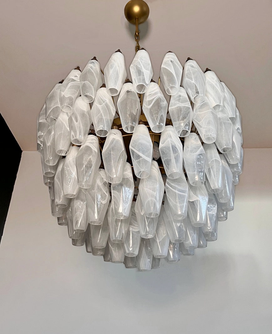 Murano Lysekrone | 111 Hvite Alabaster Gull Poliedriglass