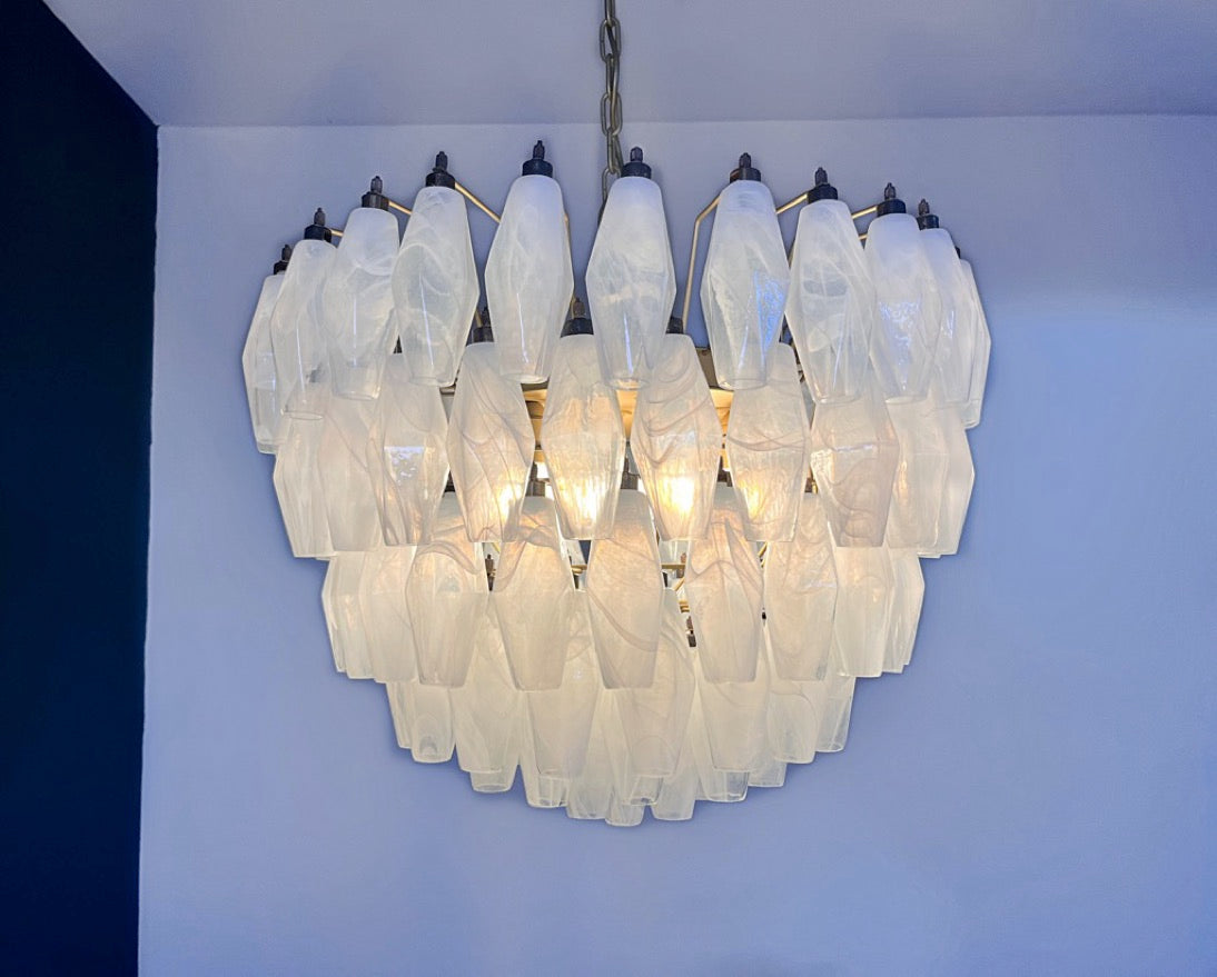 Murano Lysekrone | 111 Hvite Alabaster Gull Poliedriglass