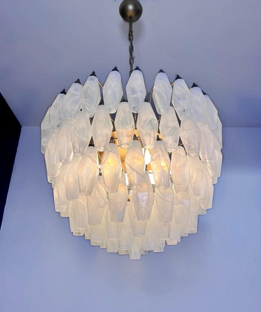 Murano Lysekrone | 111 Hvite Alabaster Gull Poliedriglass