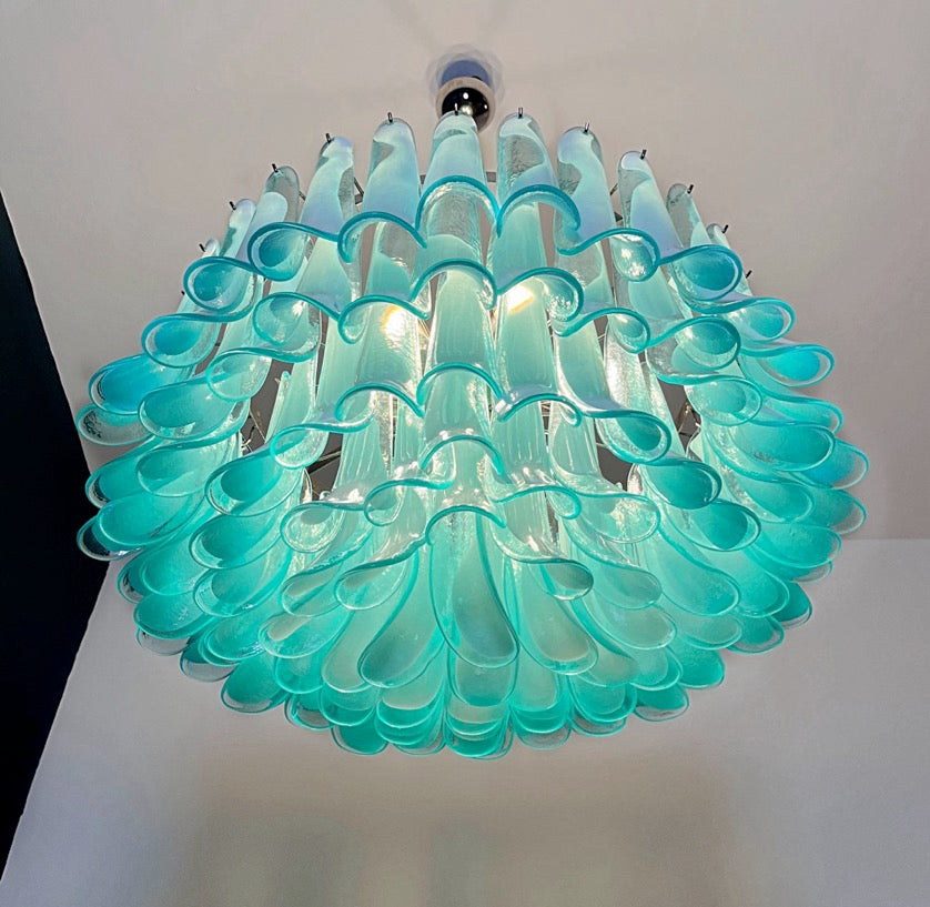 Murano Lysekrone – 101 Hvite Turkise Lattimo Konglebladglass – detalj 2 – Murano Classics