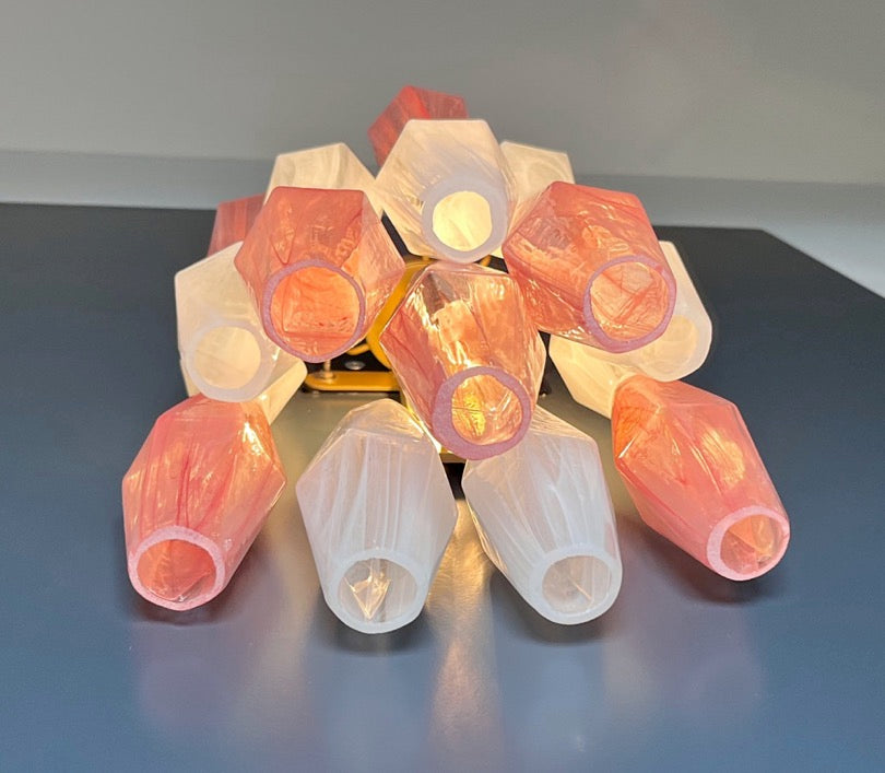 Murano Lysekrone | 17 Rosa Hvite Alabaster Gull Poliedriglass