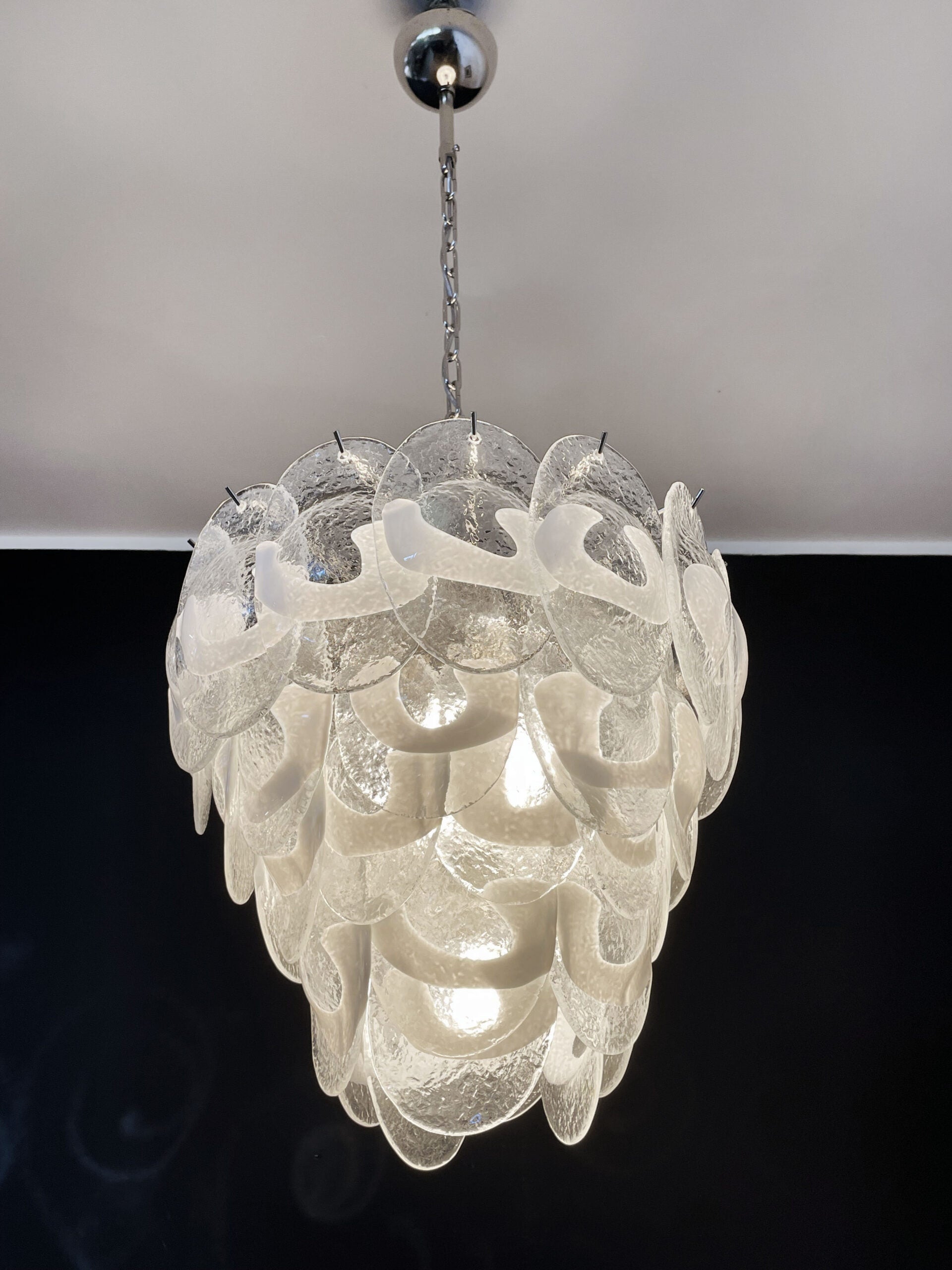 Murano Lysekrone – 41 Hvite Klare Konglebladglass – detalj 5 – Murano Classics