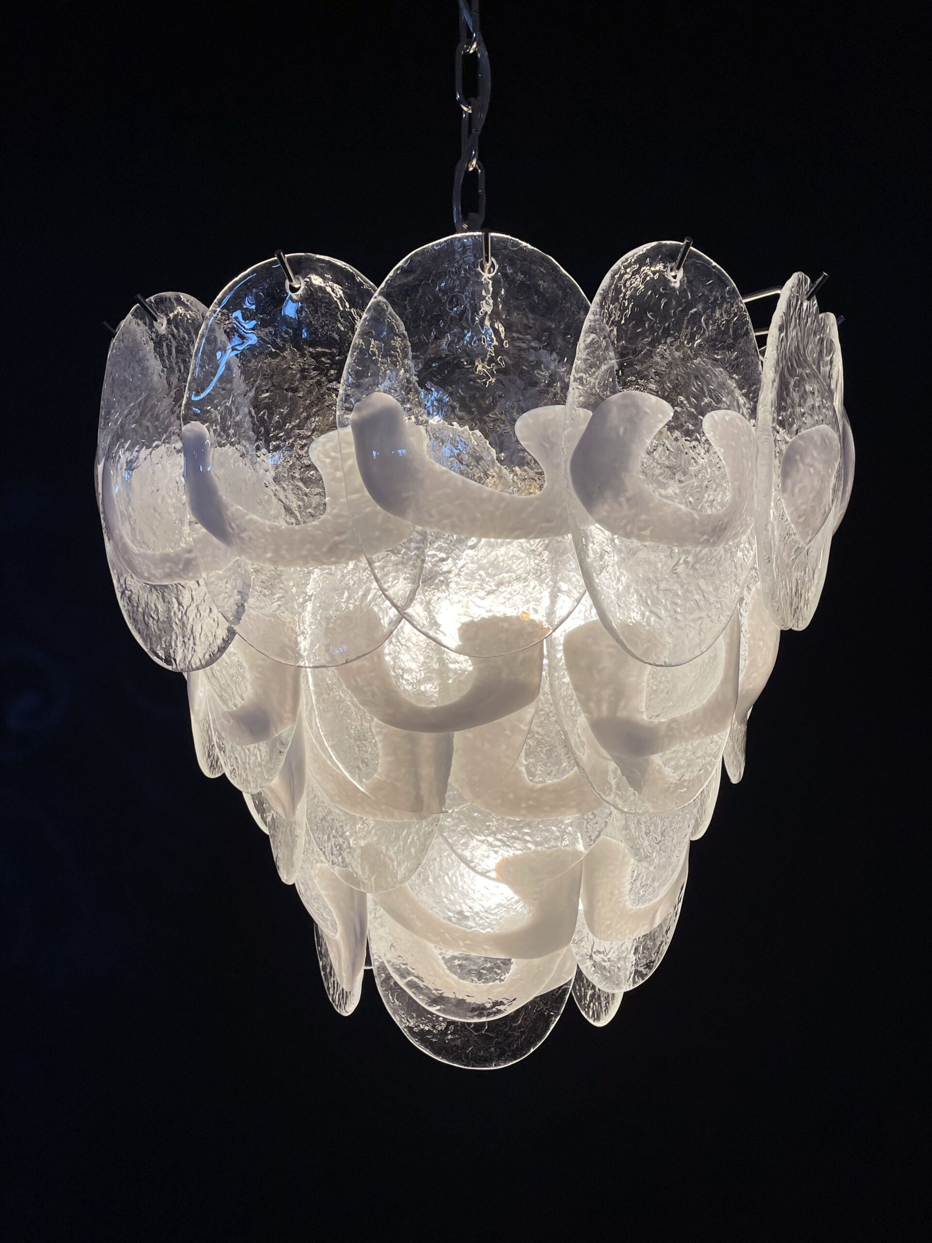 Murano Lysekrone – 41 Hvite Klare Konglebladglass – detalj 6 – Murano Classics