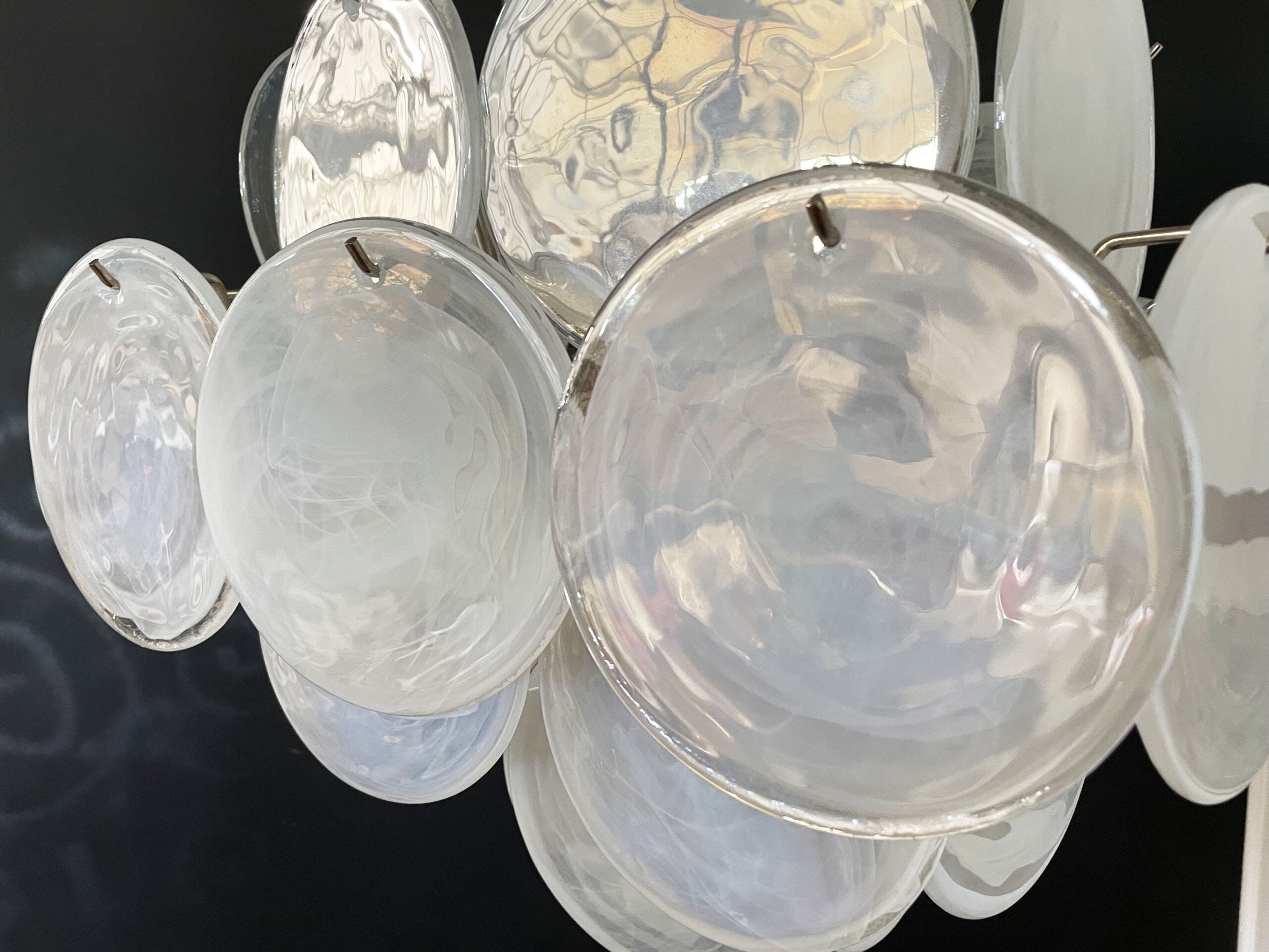Murano Lysekrone – 36 Hvite Glassdisker – detalj 9 – Murano Classics