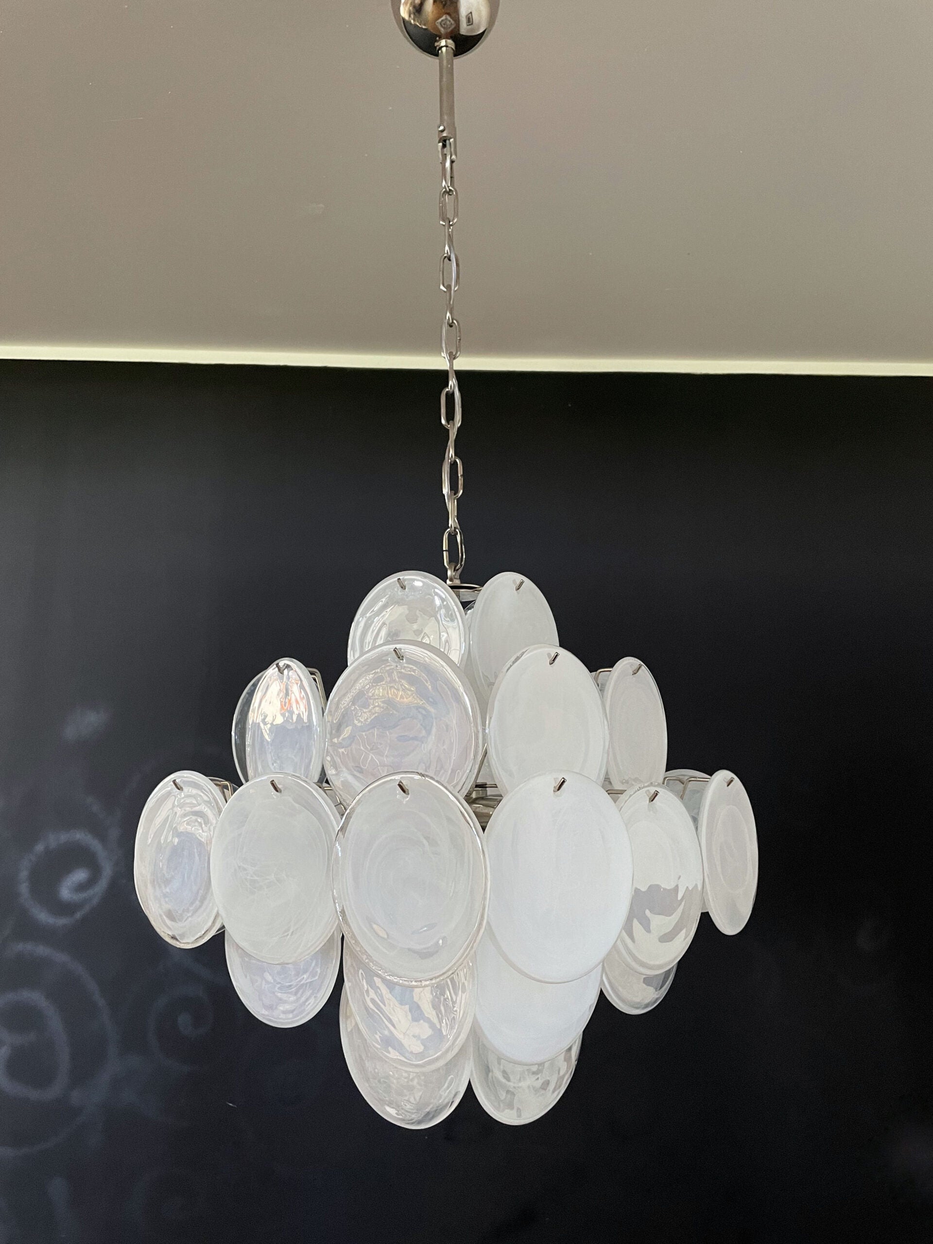 Murano Lysekrone – 36 Hvite Glassdisker – Murano Classics