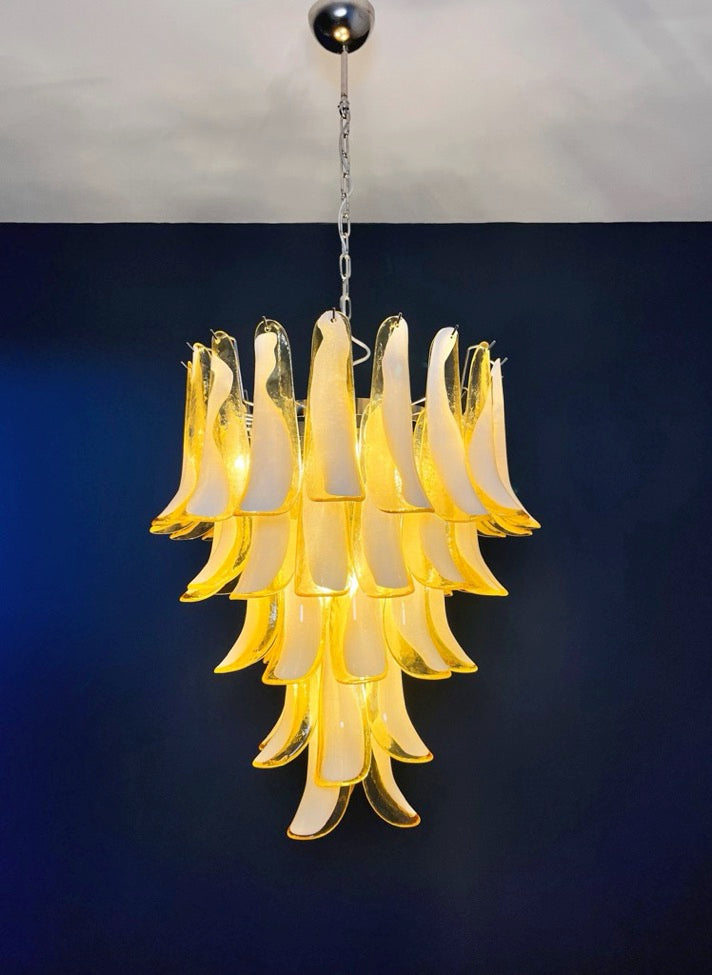 Murano Lysekrone – 52 Hvite Lattimo Karamell Konglebladglass – detalj 11 – Murano Classics