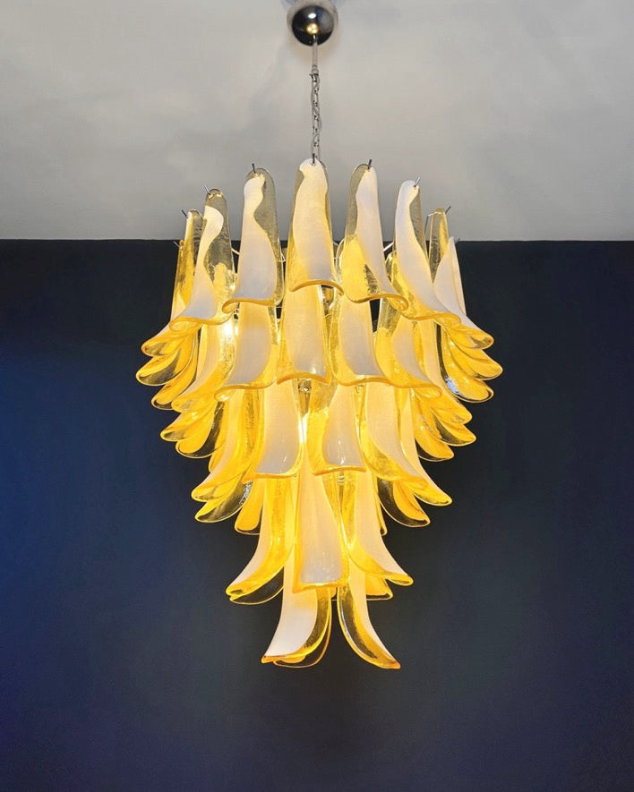 Murano Lysekrone – 52 Hvite Lattimo Karamell Konglebladglass – detalj 10 – Murano Classics