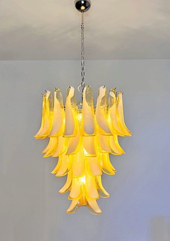 Murano Lysekrone – 52 Hvite Lattimo Karamell Konglebladglass – detalj 6 – Murano Classics