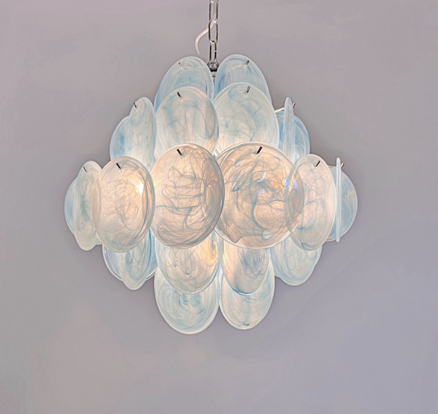 Murano Lysekrone | 36 Blå Alabaster Iris Diskglass