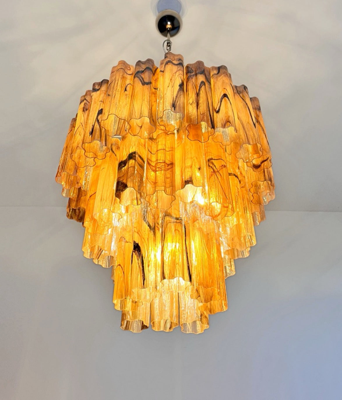 Murano Lysekrone – 48 Gule Alabaster Sorte Glassrør – detalj 3 – Murano Classics