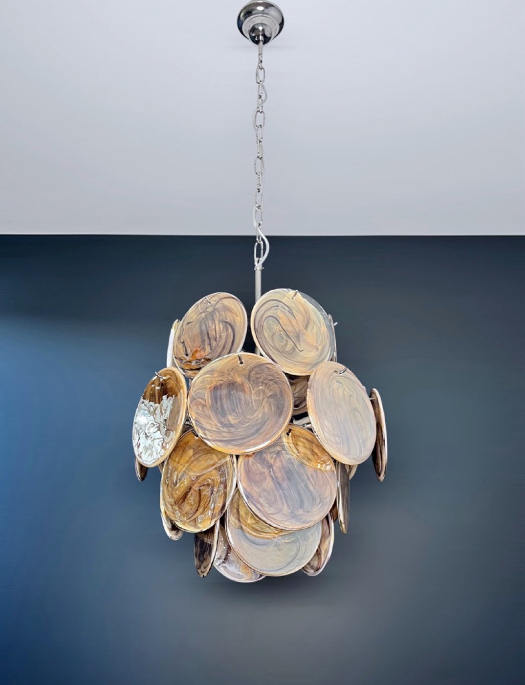 Murano Lysekrone | 24 Sort Alabaster Diskglass