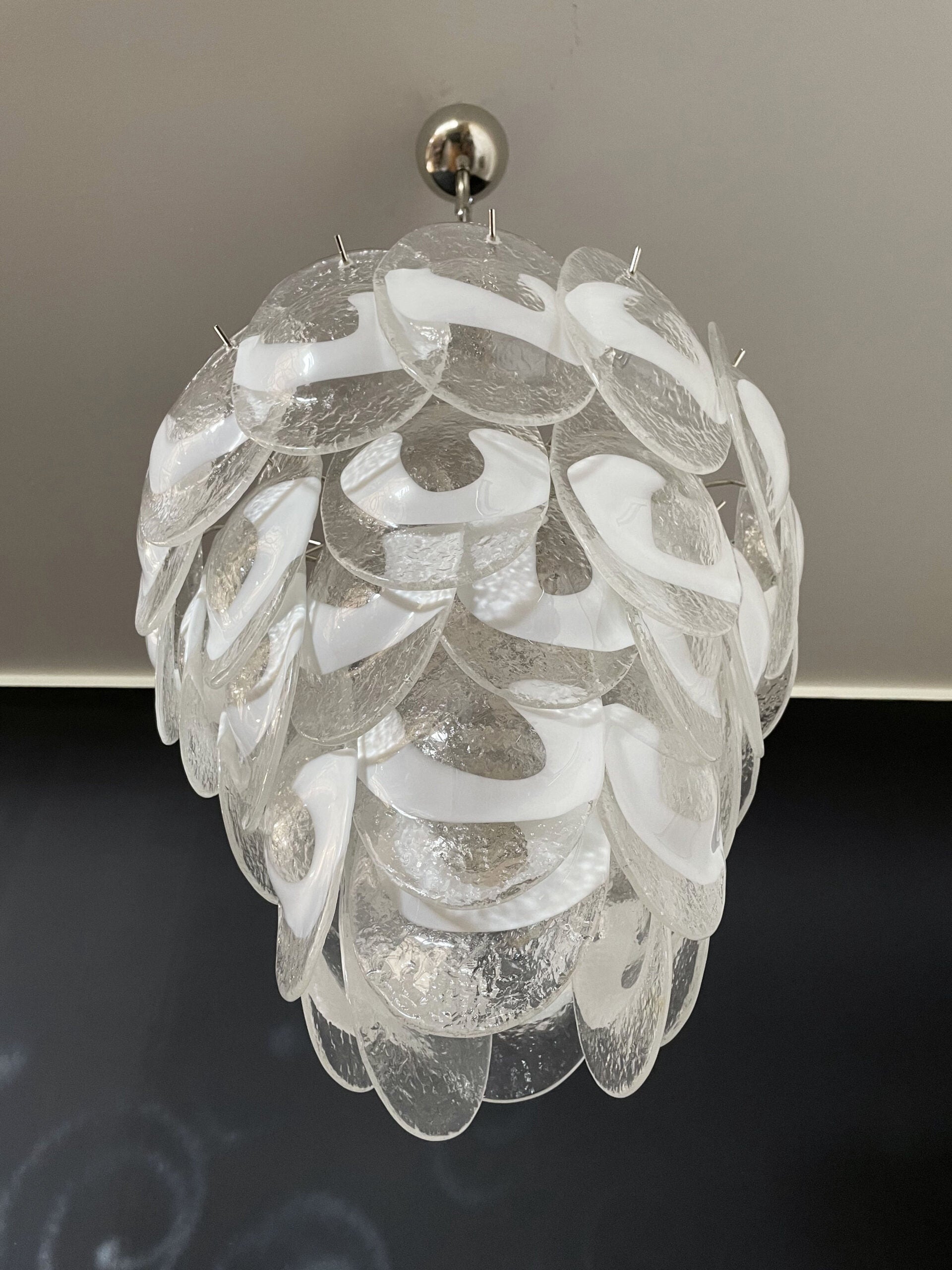 Murano Lysekrone – 41 Hvite Klare Konglebladglass – detalj 10 – Murano Classics