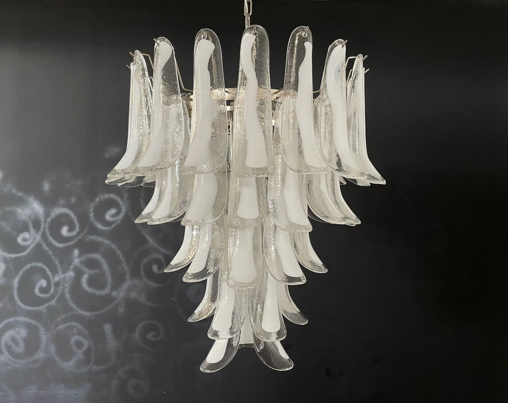 Murano Lysekrone – 52 Hvite Konglebladglass – detalj 6 – Murano Classics