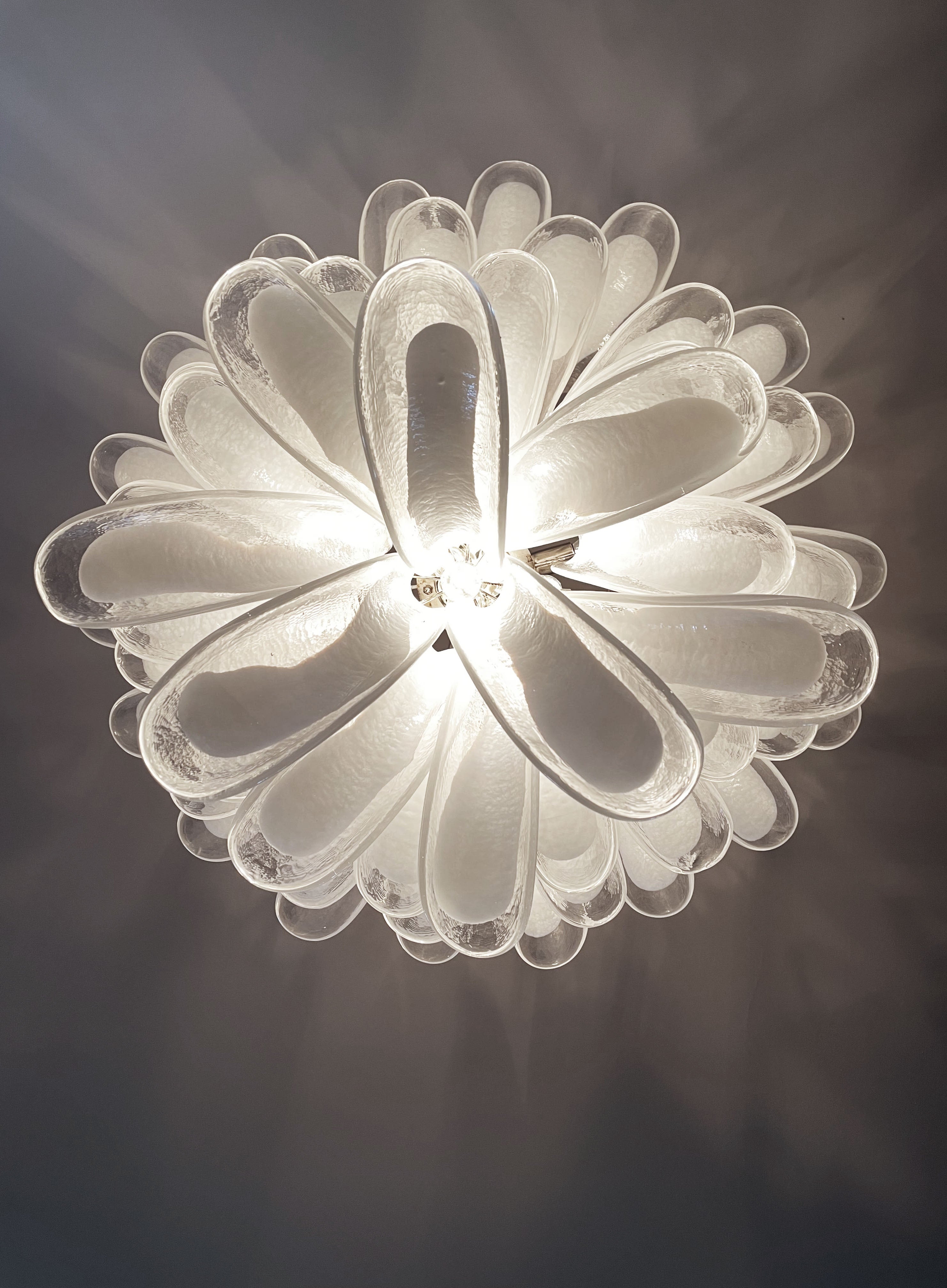 Murano Lysekrone – 52 Klare Hvit Konglebladglass – detalj 7 – Murano Classics