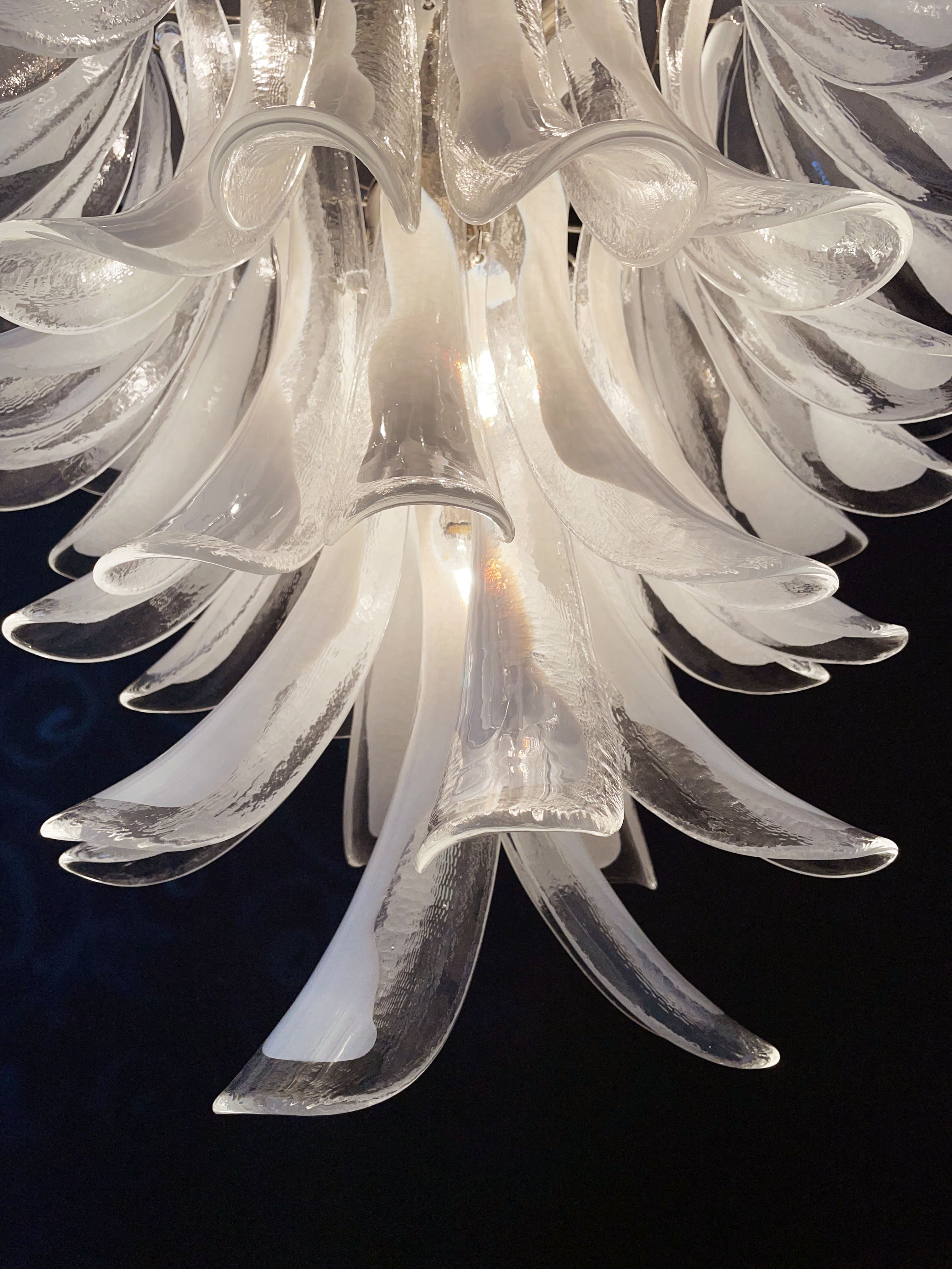 Murano Lysekrone – 52 Klare Hvit Konglebladglass – detalj 8 – Murano Classics