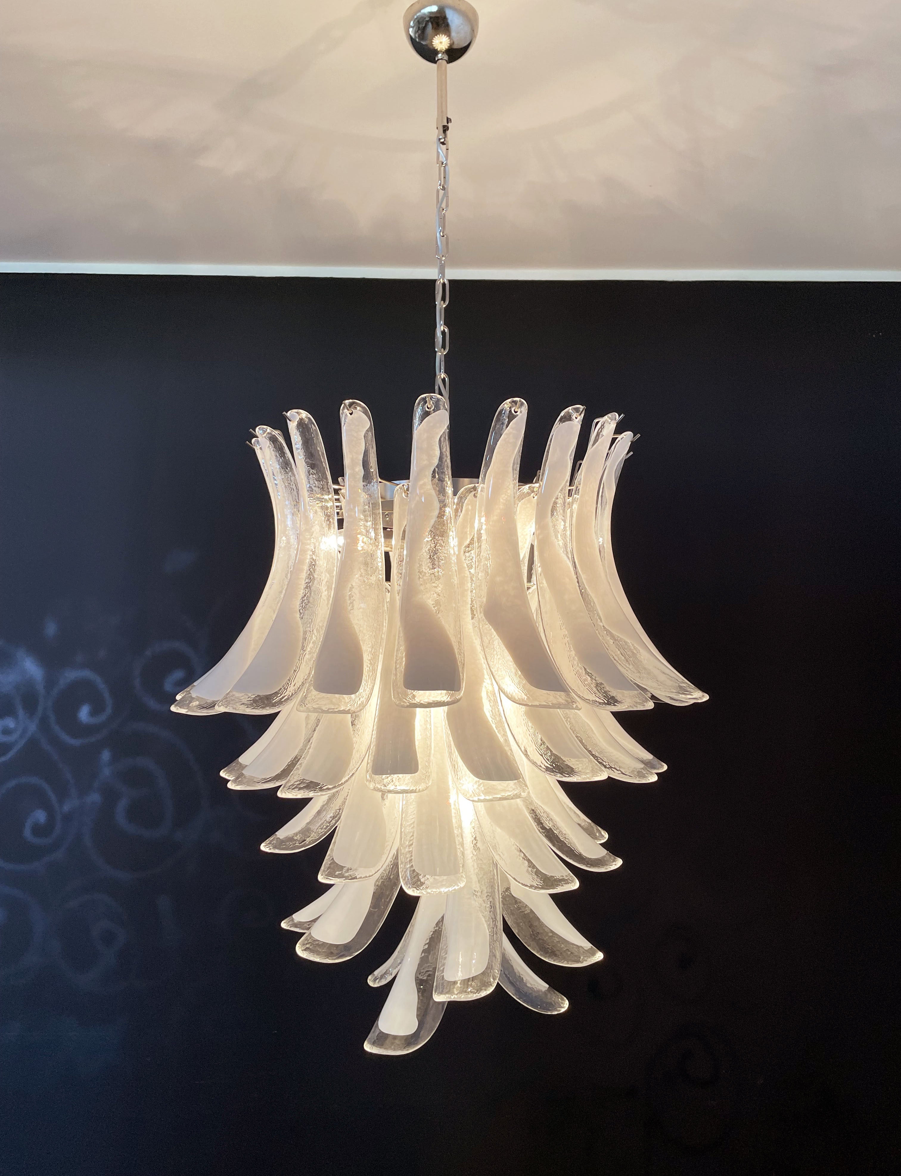 Murano Lysekrone – 52 Klare Hvit Konglebladglass – detalj 9 – Murano Classics