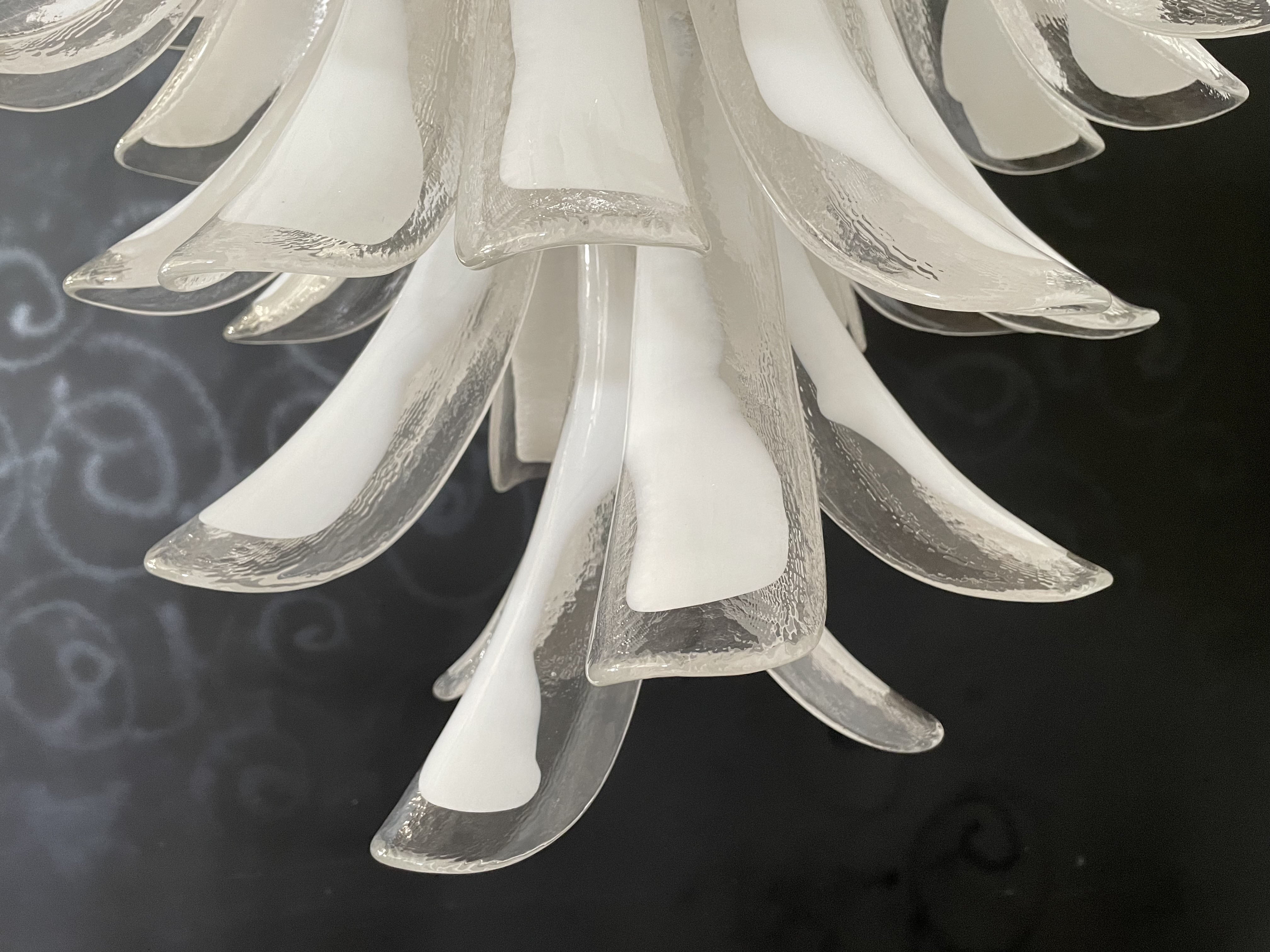 Murano Lysekrone – 52 Klare Hvit Konglebladglass – detalj 3 – Murano Classics