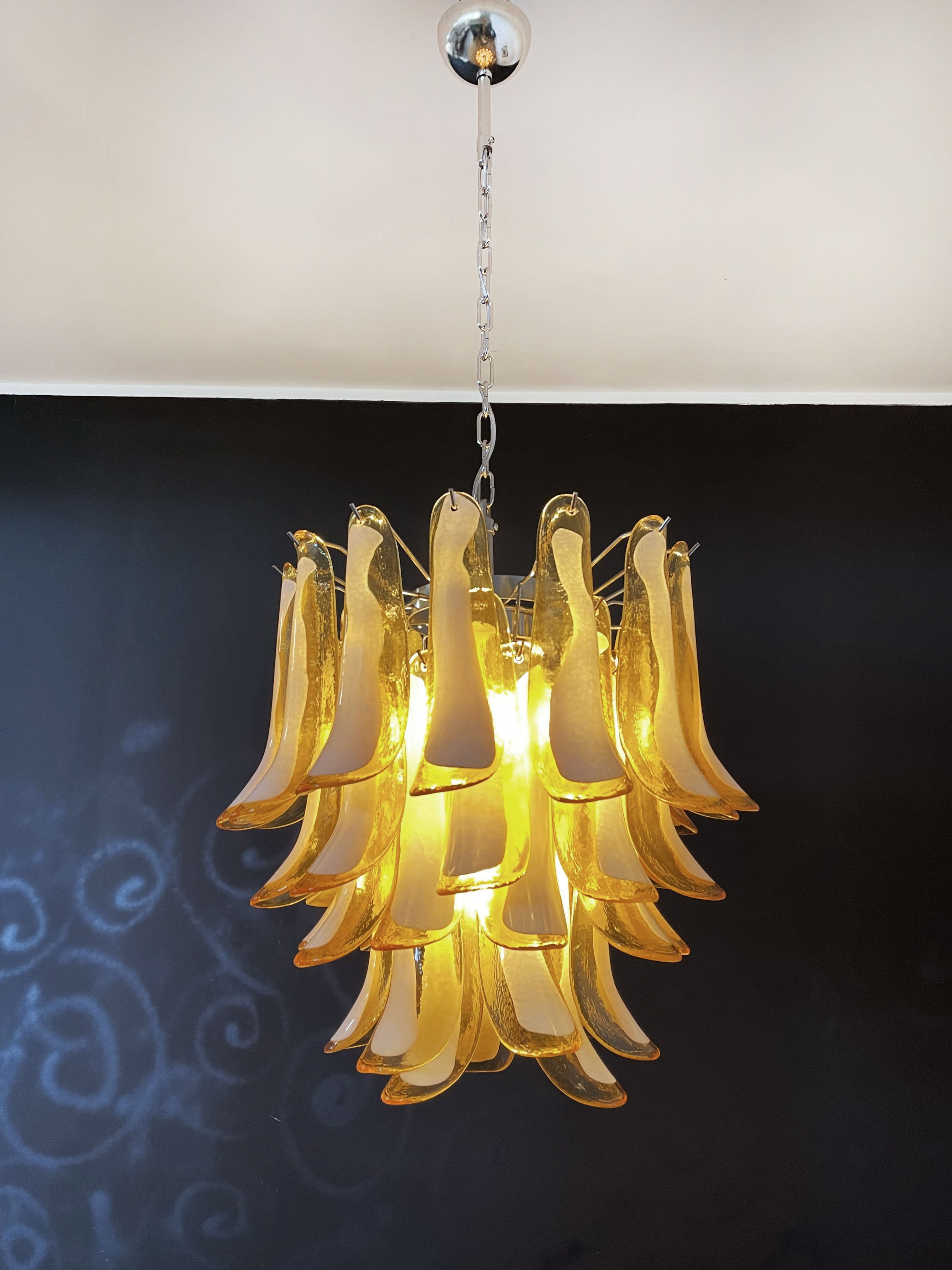 Murano Lysekrone – 41 Karamelfargede Konglebladglass – detalj 6 – Murano Classics