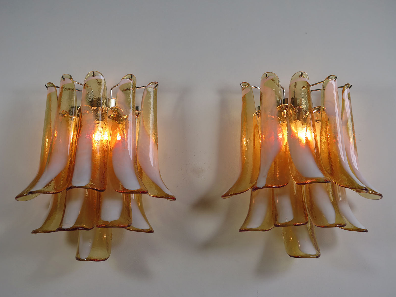 Murano Vegglampe – 10 Karamelfargede Konglebladglass – 2 stk – detalj 6 – Murano Classics