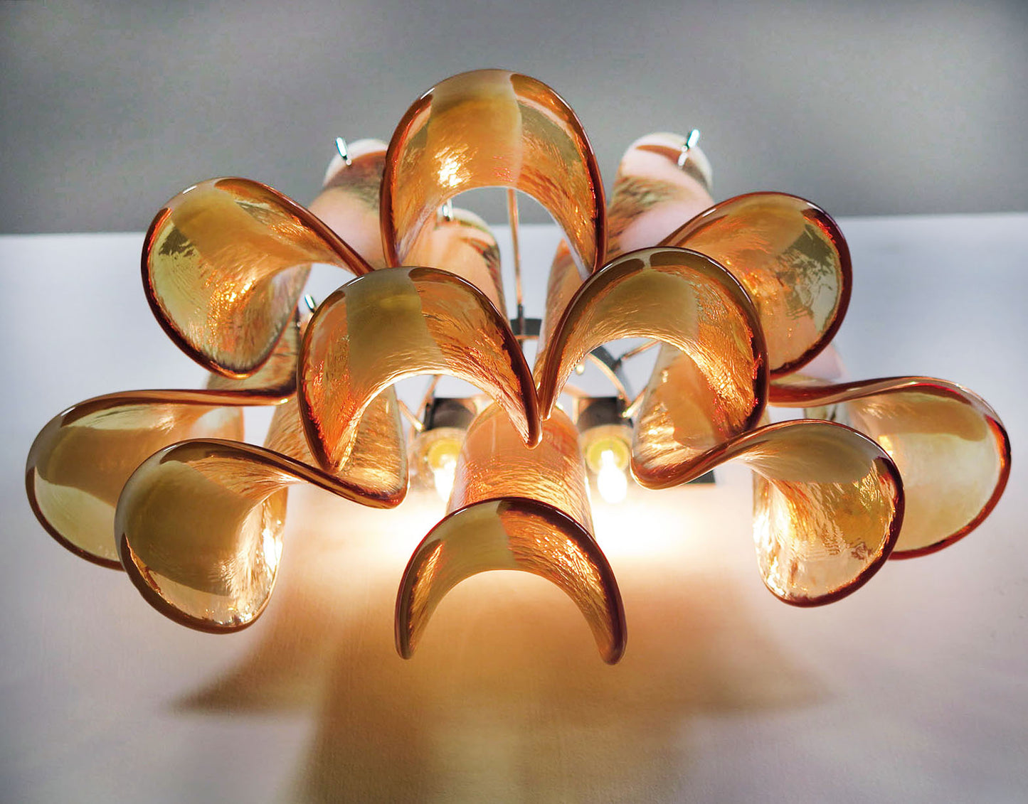 Murano Vegglampe | 10 Karamelfargede Konglebladglass | 1 par