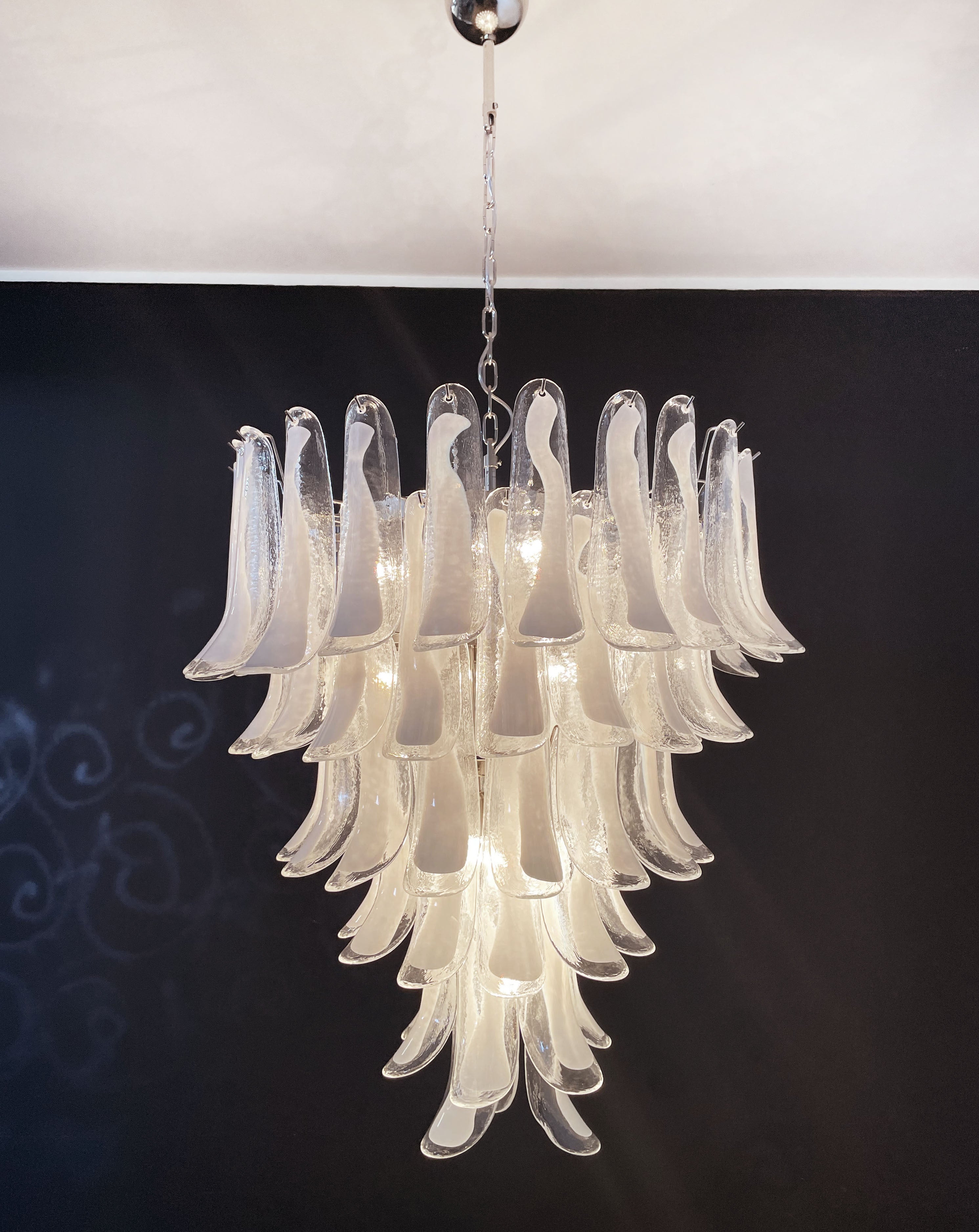 Murano Lysekrone – 75 Hvite Konglebladglass – detalj 5 – Murano Classics