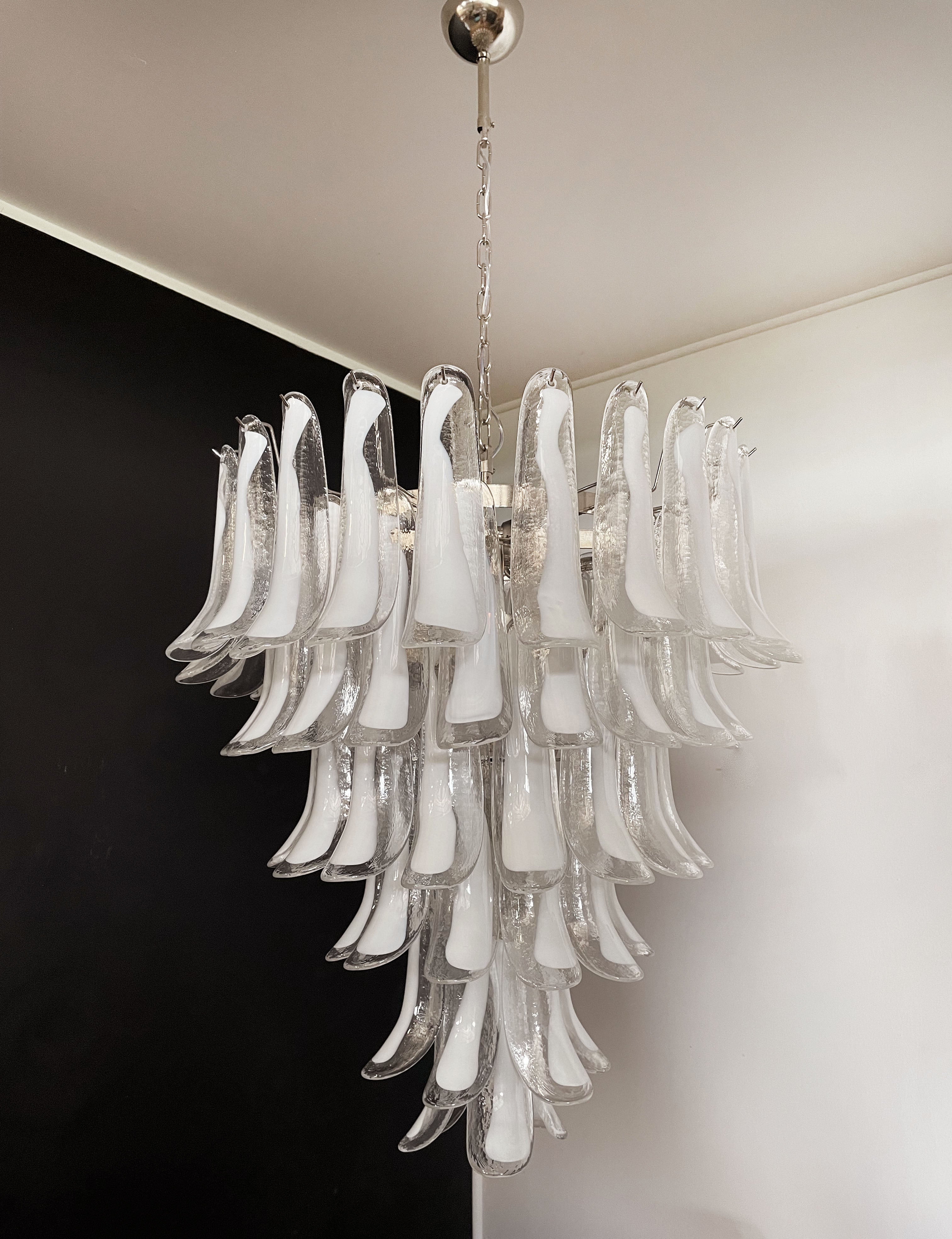 Murano Lysekrone – 75 Hvite Konglebladglass – detalj 8 – Murano Classics