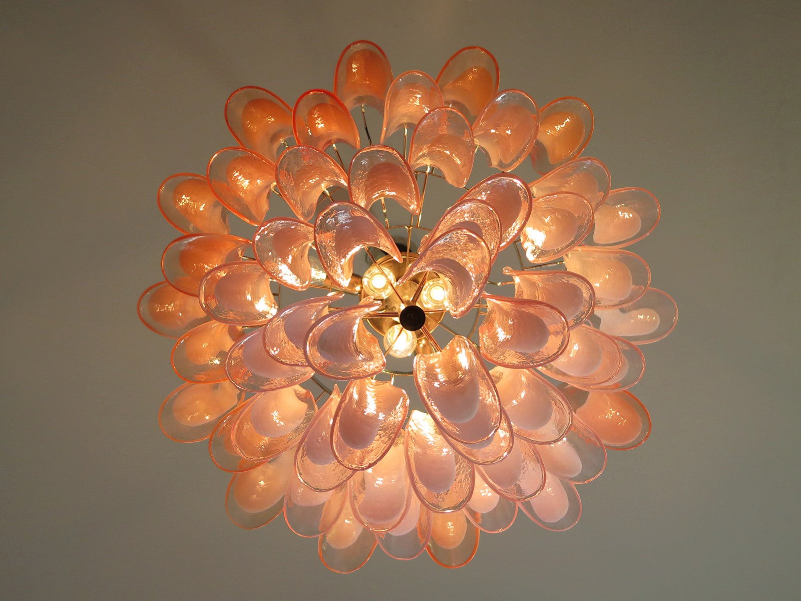 Murano Lysekrone – 53 Rosa Konglebladglass – detalj 1 – Murano Classics