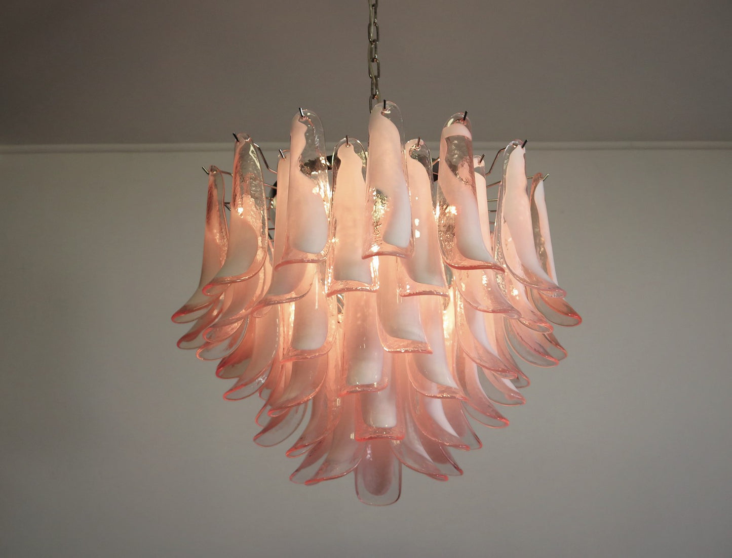 Murano Chandelier | 53 Pink cone leaf glass