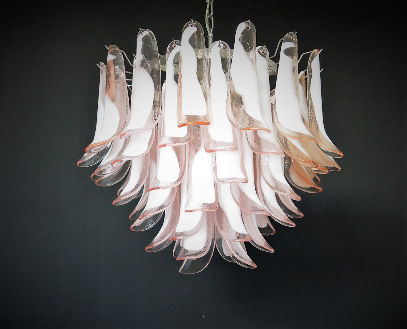 Murano Chandelier | 53 Pink cone leaf glass