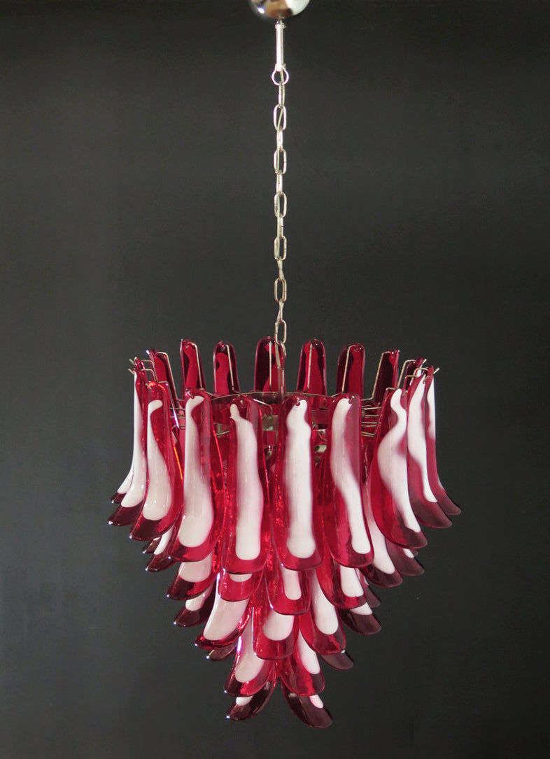 Murano Lysekrone – 52 Røde Konglebladglass – detalj 3 – Murano Classics