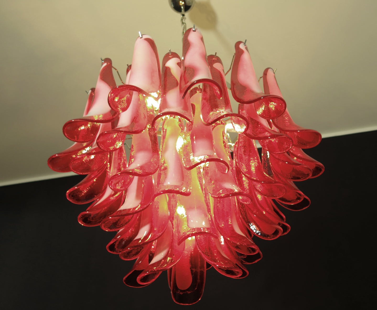 Murano Lysekrone – 53 Rød Konglebladglass – detalj 8 – Murano Classics