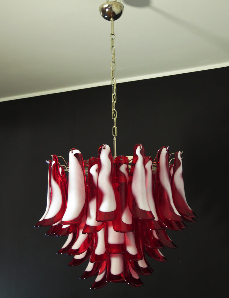 Murano Lysekrone – 53 Rød Konglebladglass – Murano Classics