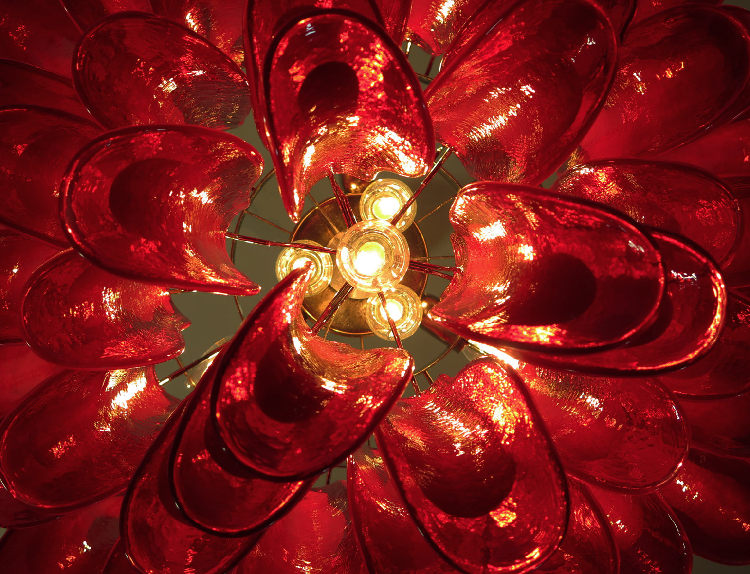 Murano Lysekrone – 53 Rød Konglebladglass – detalj 7 – Murano Classics