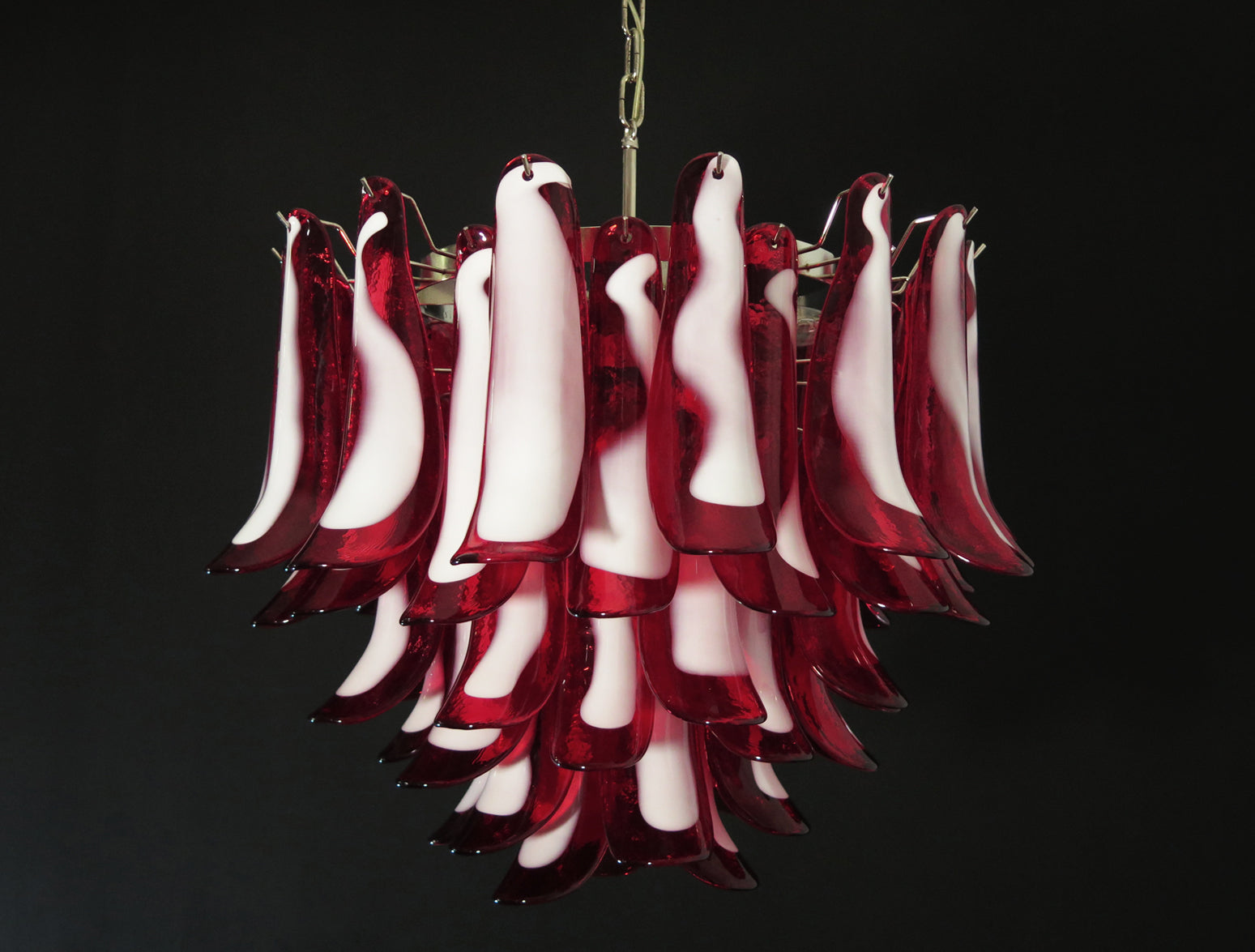 Murano Lysekrone – 53 Rød Konglebladglass – detalj 5 – Murano Classics